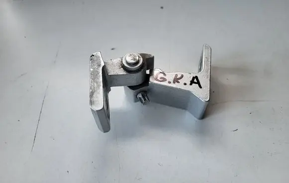 Skoda Octavia Mk3 (5E) Rear door lower hinge 8K0831401B