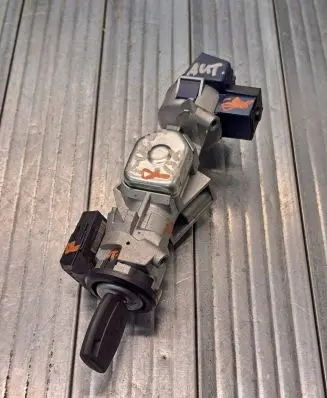 Ford Focus C-MAX Ignition lock 3M513F880AC