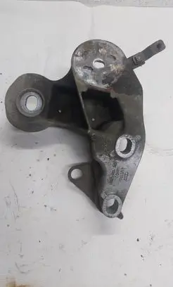 Engine mounting bracket
