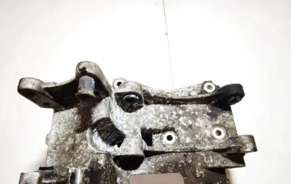 Peugeot 307 Engine mounting bracket 9643834880