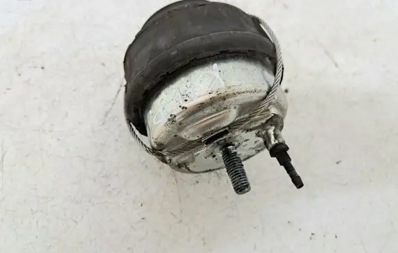 Engine mount bracket