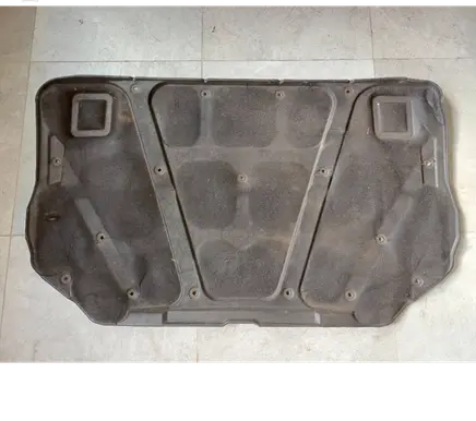 Engine bonnet/hood sound/heat insulation
