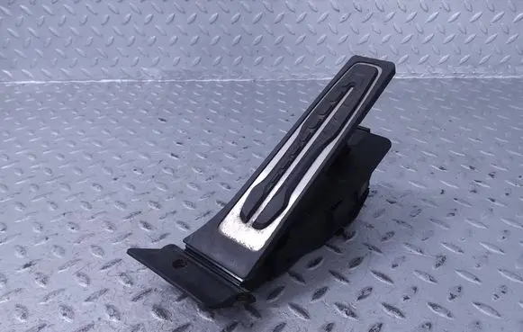 BMW X1 U11 Accelerator throttle pedal 6889825 35406889825