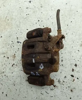 Mitsubishi Pajero Front brake caliper