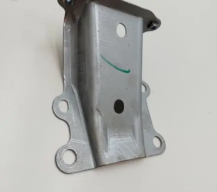 Nissan Leaf II (ZE1) Rear bumper support beam 