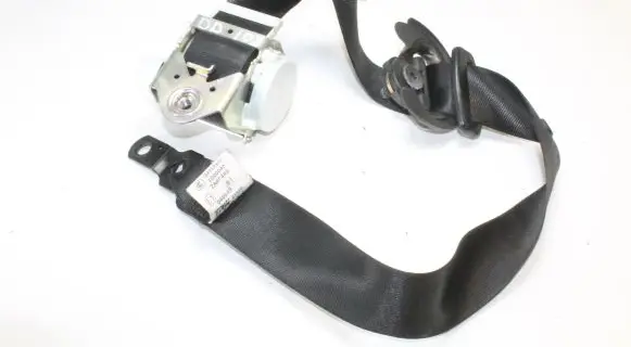 BMW X3 E83 Front seatbelt 33033302