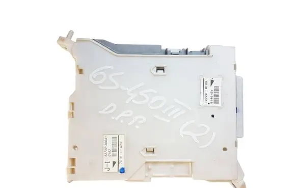 Lexus GS 300 350 430 450H Fuse module 8273030B61
