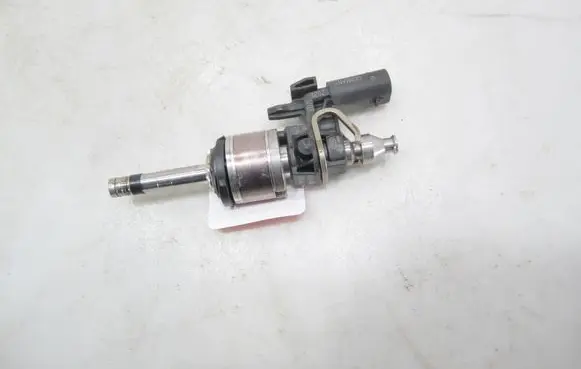 Volkswagen T-Cross Fuel injector 0261500443