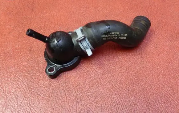 Volkswagen Golf VII Engine coolant pipe/hose 5Q0122157AJ