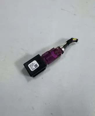 Volkswagen Tiguan USB socket connector 