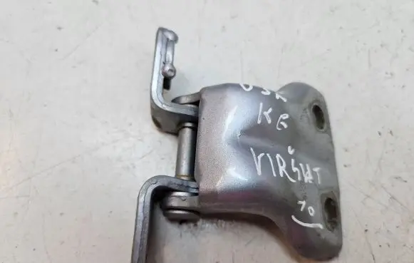 Mitsubishi L200 Rear door upper hinge