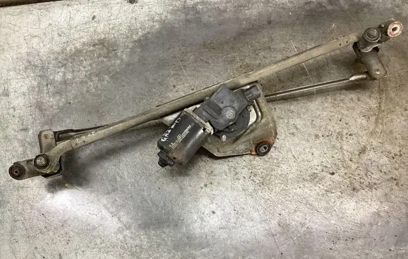 Front wiper linkage and motor