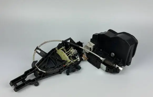 BMW 5 E60 E61 Front door lock 7202144 A053702