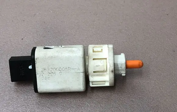Renault Scenic III - Grand scenic III Brake pedal sensor switch 253200005R