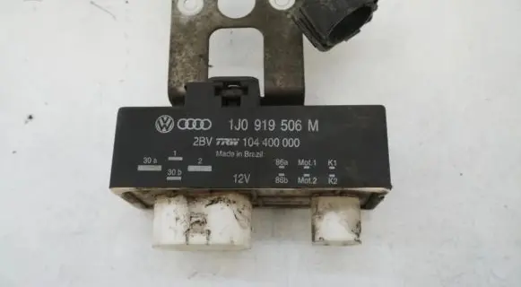 Seat Ibiza II (6k) Fan control module 1J0919506