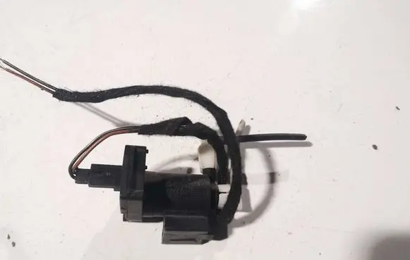 Mercedes-Benz C W203 Valve vacuum a2036008178