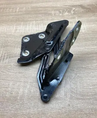 Volkswagen Touareg I Engine bonnet/hood hinges 7L6823302