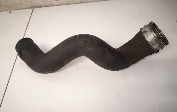 Volkswagen PASSAT B5.5 Intercooler hose/pipe 