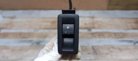 Volkswagen Touran I Fuel tank opening switch 1T0959551 1F0959527