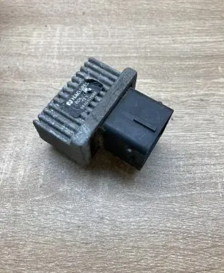 Glow plug pre-heat relay