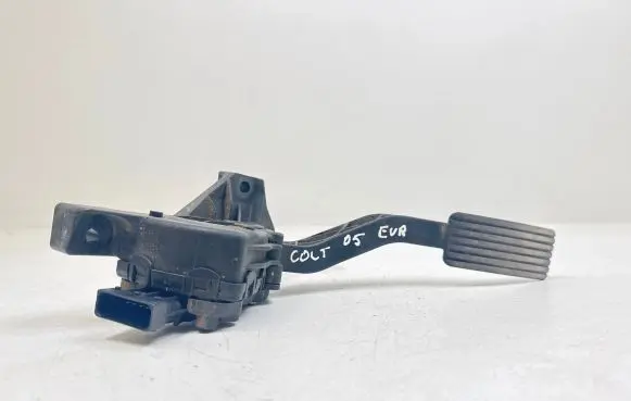 Mitsubishi Colt Accelerator throttle pedal A4543000304 MN125792 6PV00886600