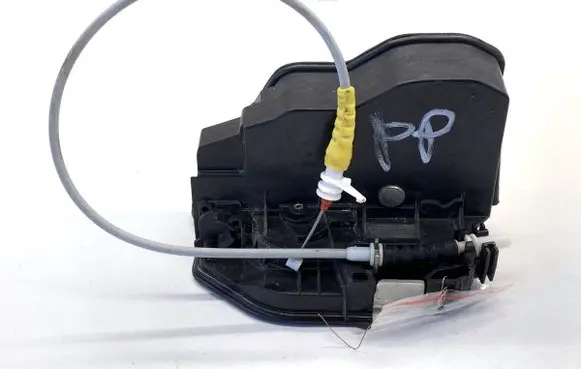 BMW 2 F22 F23 Front door lock 7229458