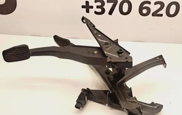 Volvo V70 Pedal assembly 3524406