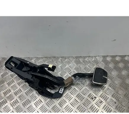 BMW M5 F90 Brake pedal 6874273