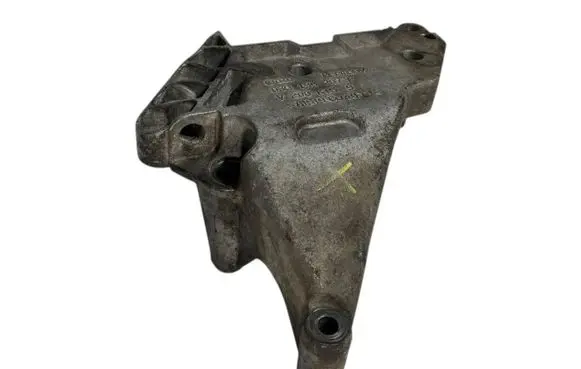 Volkswagen PASSAT B6 Engine mounting bracket 03G199207F