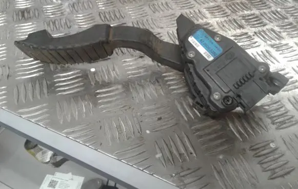 Renault Laguna II Accelerator throttle pedal 8200003392