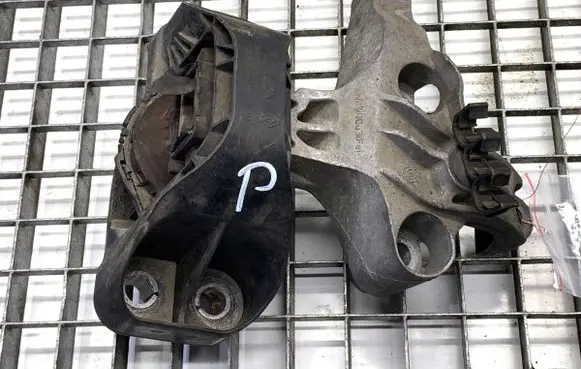 Renault Clio IV Engine mount vacuum valve 112845638R