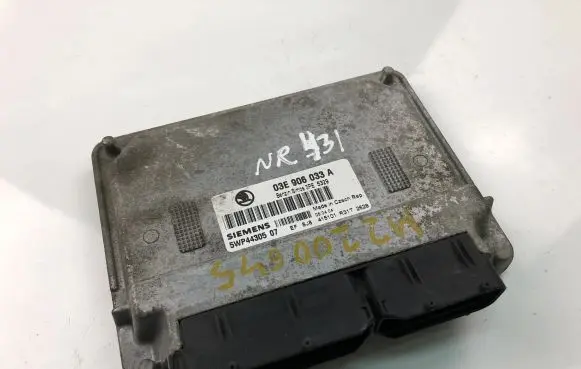 Skoda Fabia Mk1 (6Y) Engine control unit/module ECU 03E906033A