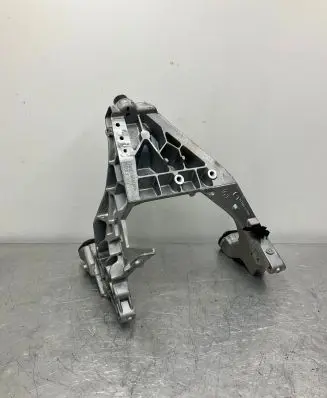 BMW 5 F10 F11 Steering rack mounting bracket 6140829