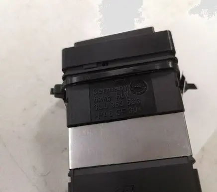 Skoda Superb B5 (3U) Seat heating switch 3U0963563