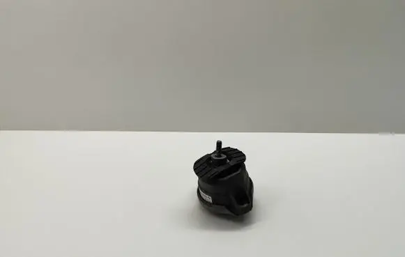 BMW 5 E60 E61 Engine mount bracket 6761092 676109204 15934612