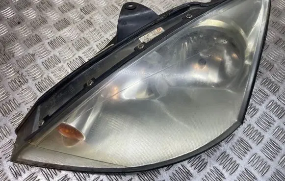 Ford Focus Headlight/headlamp 2M5113W030BD