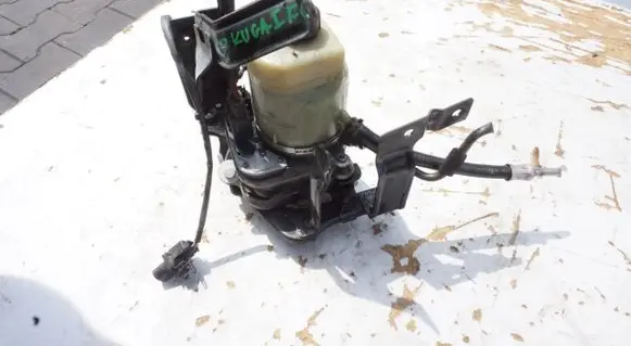 Ford Kuga I Power steering pump 4M513K514DC