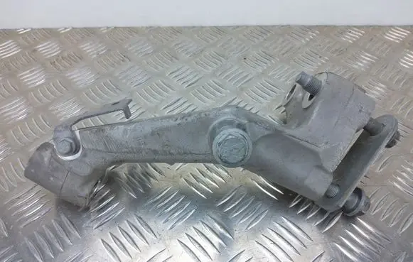 Peugeot 3008 II Engine mounting bracket S0419B