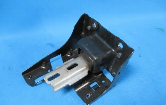 Citroen C4 Cactus Engine mount bracket 9810216980 98074
