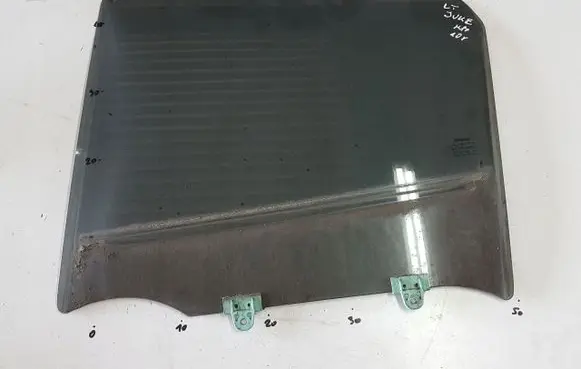 Nissan Juke I F15 Rear door window glass