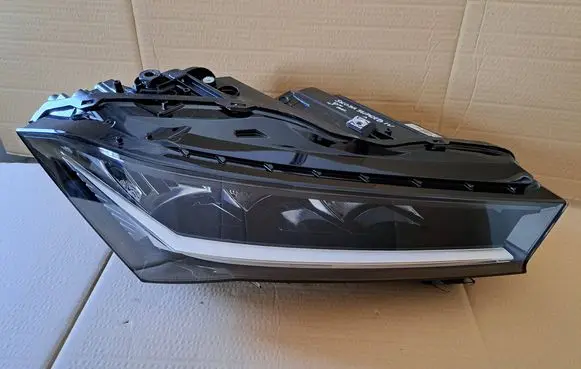 Skoda Superb B9 Headlight/headlamp 3P1941016