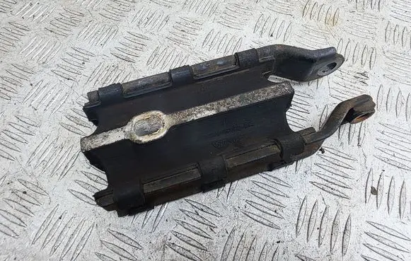 Engine mount bracket