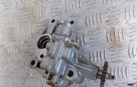 Renault Captur II Oil pump 211004447B 0925279A