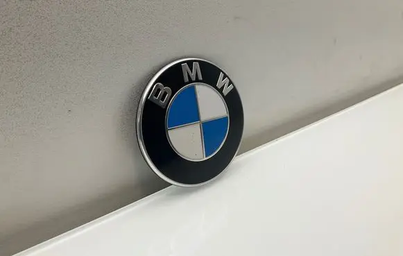 BMW 3 E90 E91 Manufacturer badge logo/emblem 8219237 10333410