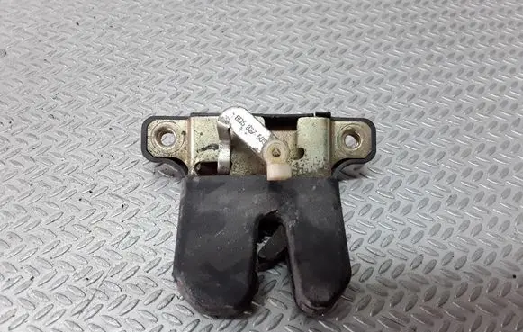 Audi A4 S4 B5 8D Tailgate/trunk/boot lock/catch/latch 8D5827505