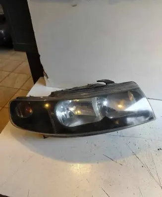 Seat Toledo II (1M) Headlight/headlamp 37742701