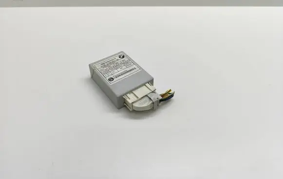 BMW 5 E60 E61 Air suspension control unit module (rear) 6770411 677041101 37146770411