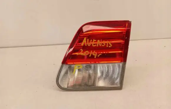 Toyota Avensis T270 Tailgate rear/tail lights