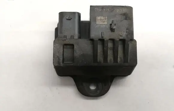 BMW 5 F10 F11 Glow plug pre-heat relay 8570087