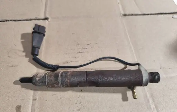 Fuel injector